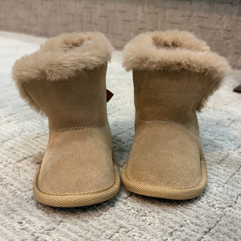 BearPaw Tan Baby Boots with Faux Fur Real leather 6-12 months